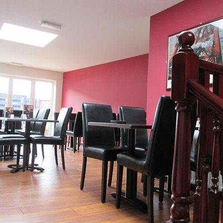 The Robertson Arms Hotel Carnwath Esterno foto