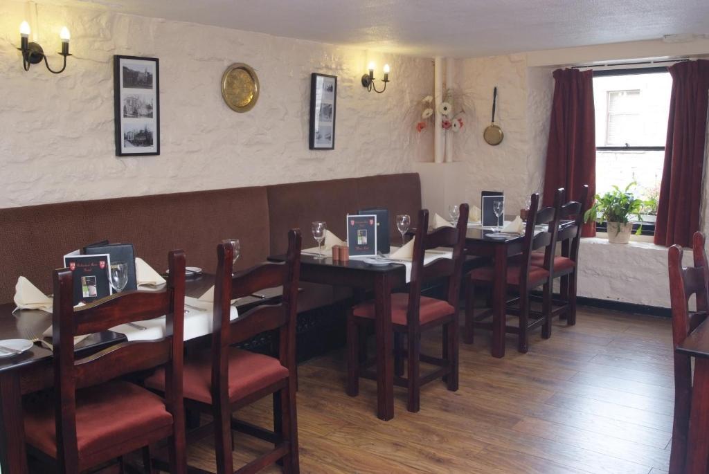 The Robertson Arms Hotel Carnwath Esterno foto
