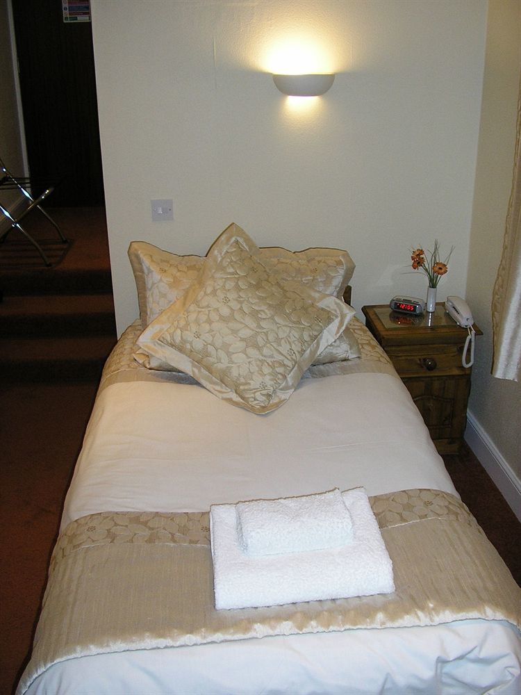 The Robertson Arms Hotel Carnwath Esterno foto