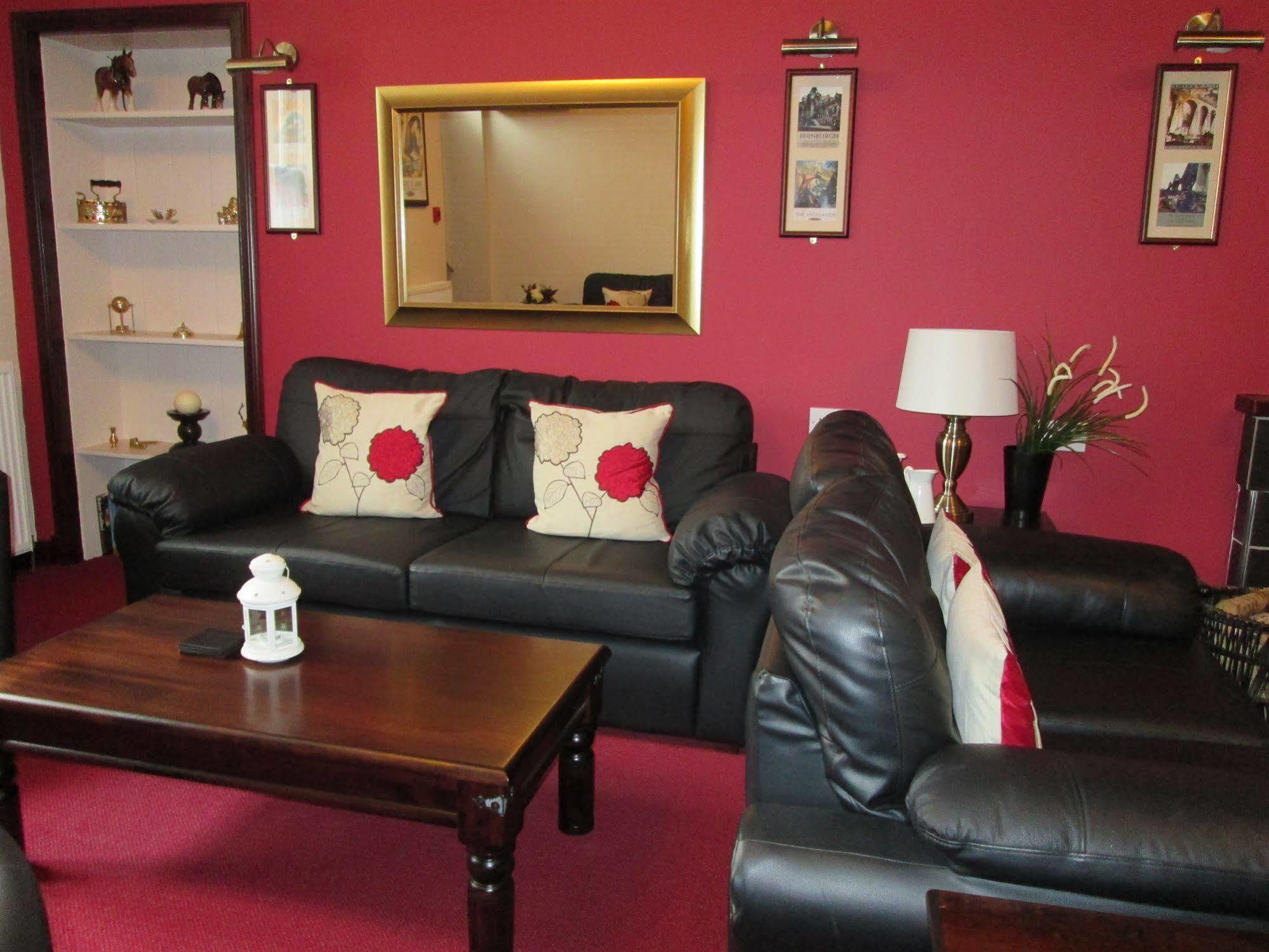 The Robertson Arms Hotel Carnwath Esterno foto